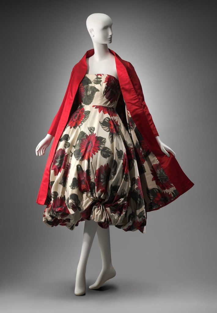 1958 Arnold Scaasi Couture Museum-Held Red Dahlias Floral Silk Strapless Dress &amp; Swing Jacket
