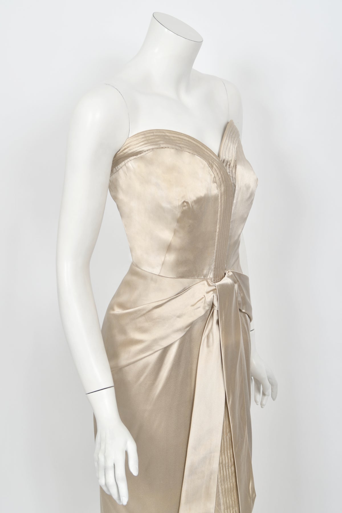 1950&#39;s Jacques Griffe Haute Couture Champagne Strapless Bustier Hourglass Gown