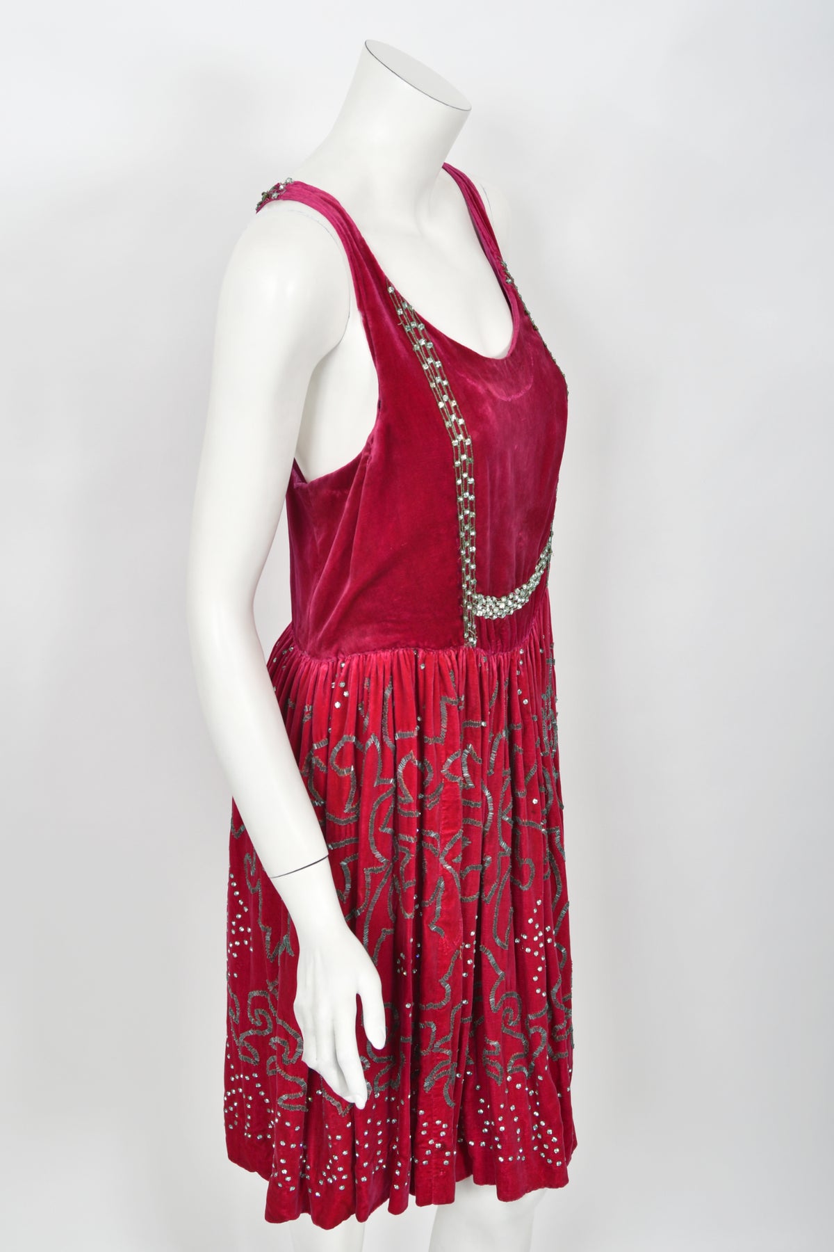 1920&#39;s Magenta Pink Beaded &amp; Rhinestone Velvet Back Cut-Out Flapper Dress