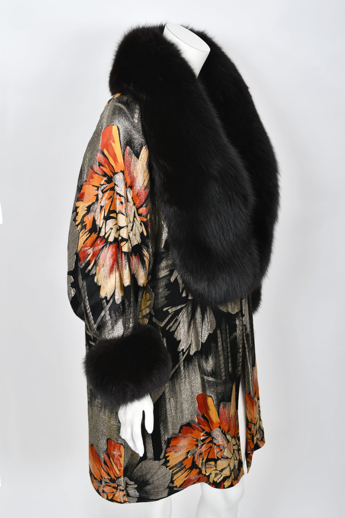 1920&#39;s Metallic Art-Deco Floral Lamé &amp; Fox Fur Dolman-Sleeve Flapper Coat