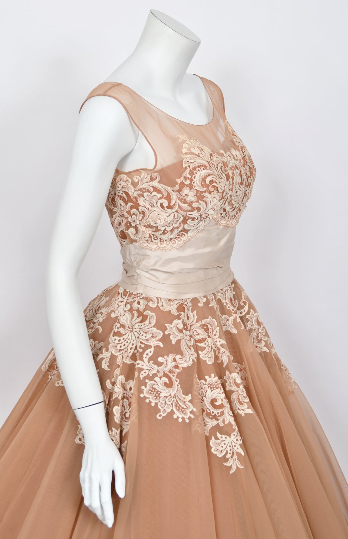 1950&#39;s Peggy Hunt Ivory Silk Appliquéd French Lace Nude-Illusion Full Skirt Dress