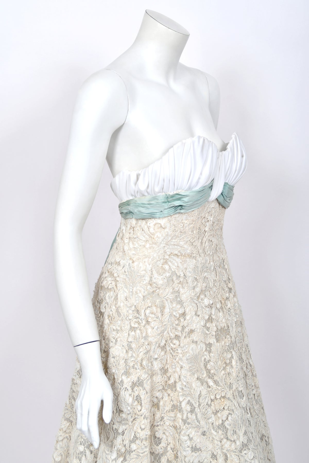 1956 Pierre Balmain Haute Couture Ivory French Lace Strapless Bustier Full-Skirt Dress