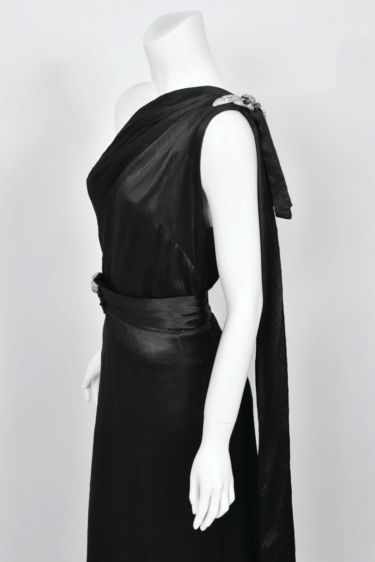 1930&#39;s Milgrim Couture Black Silk Rhinestone Deco-Bows Asymmetric Trained Gown