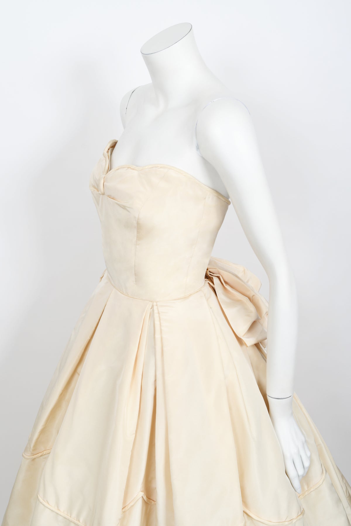 1950&#39;s Rosalie Macrini Couture Cream Silk Strapless Bridal Wedding Gown