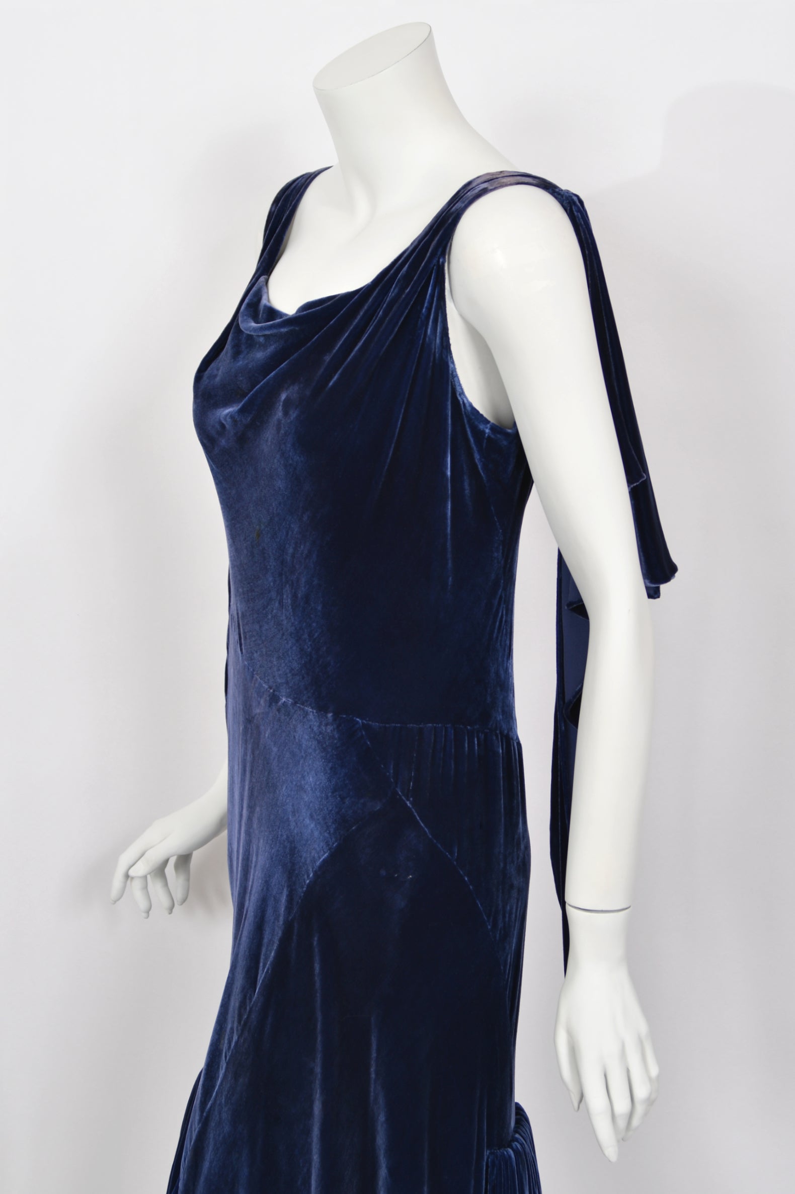 Vintage 1930 Molyneux Haute Couture Documented Sapphire Blue Silk Velvet Bias-Cut Gown - Timeless Vixen Vintage 1930 Molyneux Haute Couture Documented Sapphire Blue Silk Velvet Bias-Cut Gown - Timeless Vixen