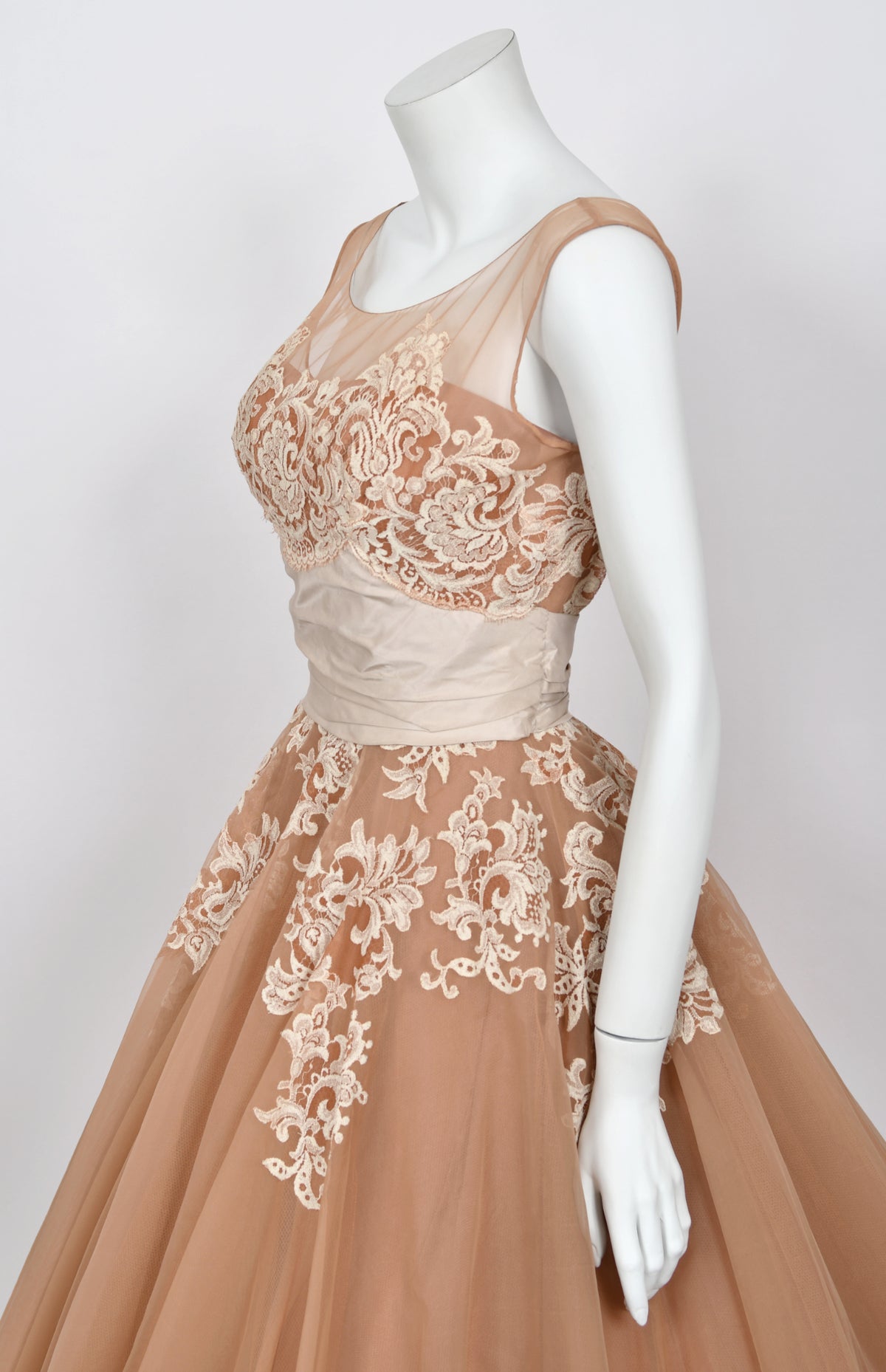 1950&#39;s Peggy Hunt Ivory Silk Appliquéd French Lace Nude-Illusion Full Skirt Dress