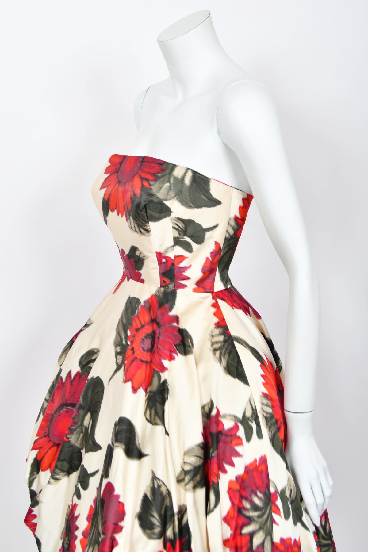 1958 Arnold Scaasi Couture Museum-Held Red Dahlias Floral Silk Strapless Dress &amp; Swing Jacket