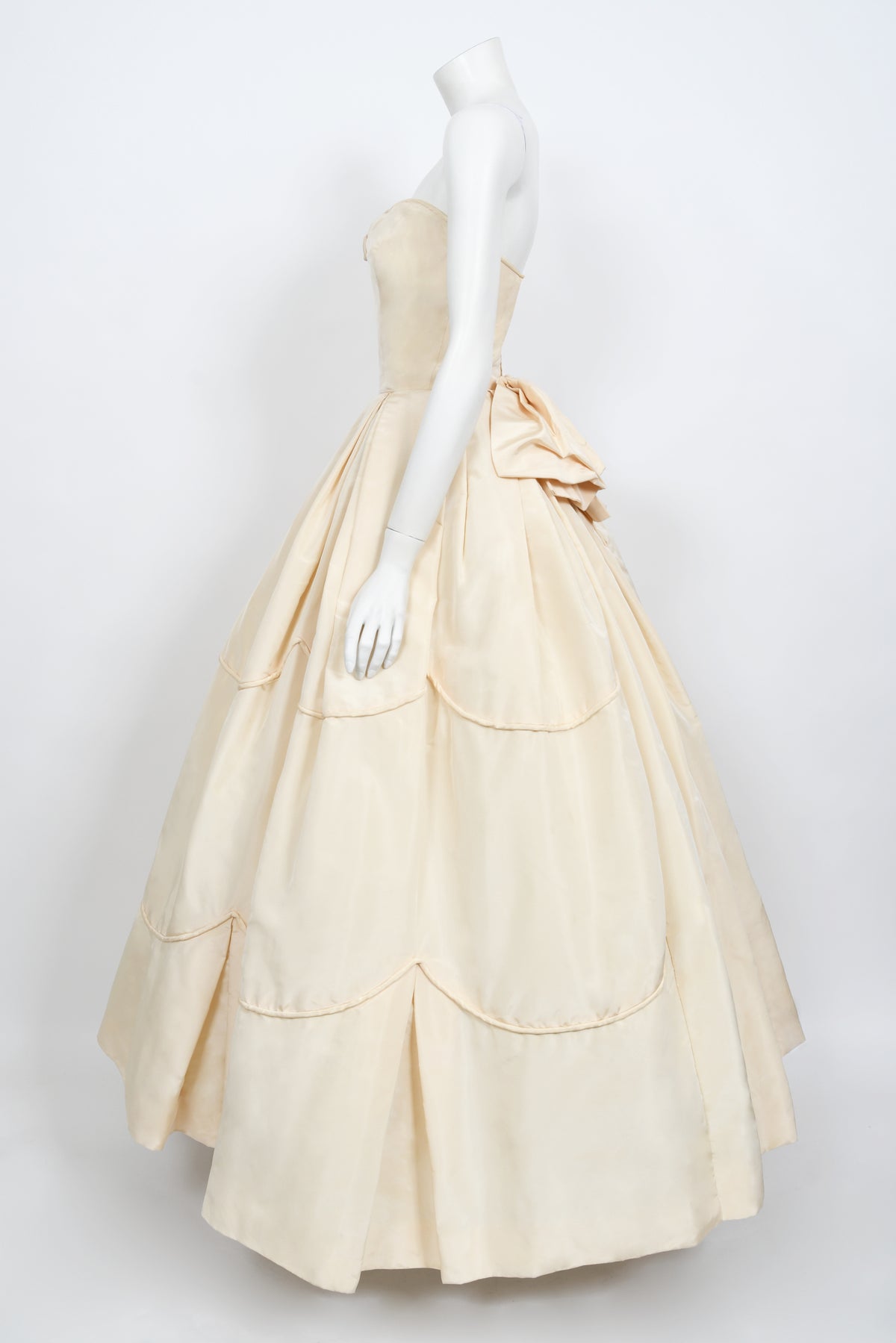 1950&#39;s Rosalie Macrini Couture Cream Silk Strapless Bridal Wedding Gown