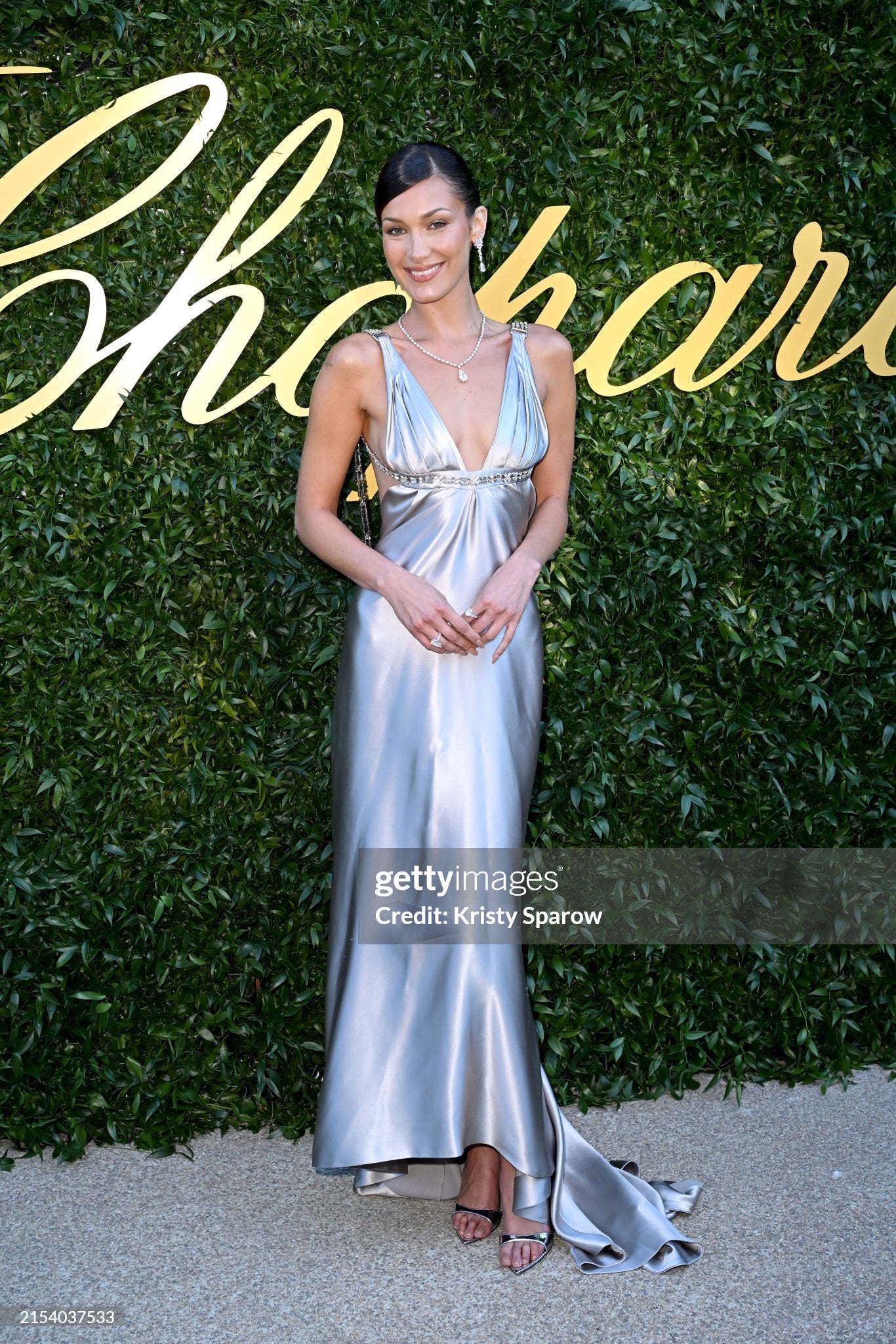 2006 Dsquared2 Platinum Silk Jeweled Backless Trained Glamour Gown - Timeless Vixen 2006 Dsquared2 Platinum Silk Jeweled Backless Trained Glamour Gown - Timeless Vixen