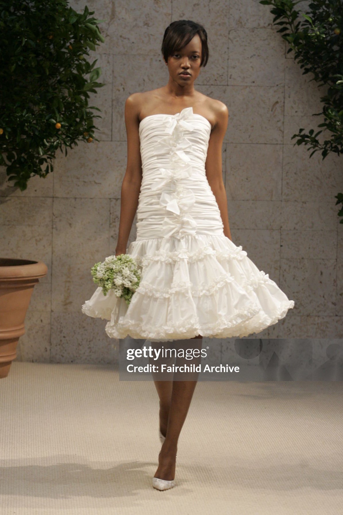 2007 Oscar de la Renta Runway Ivory White Ruched Silk Bustier Strapless Dress