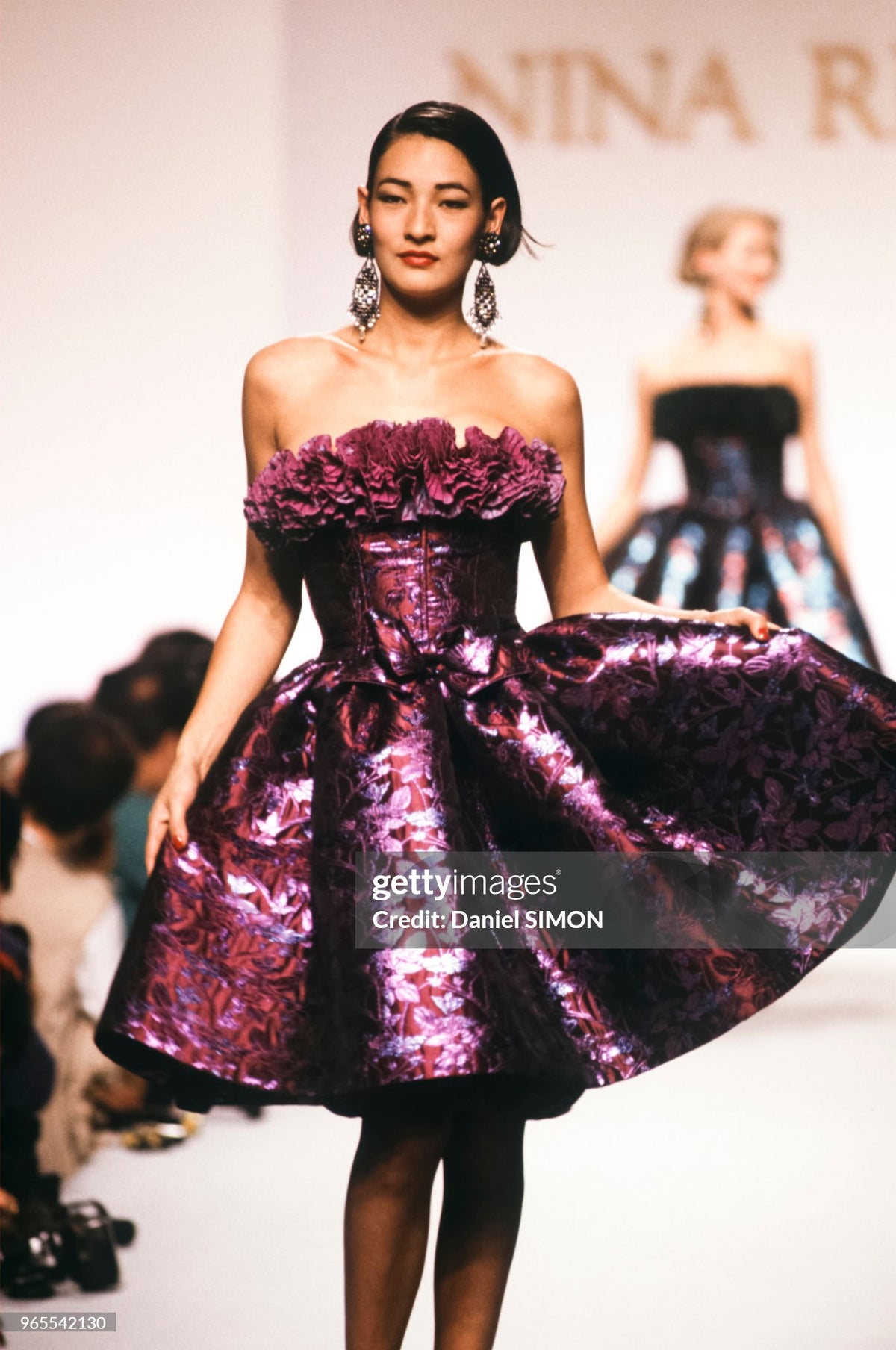 1989 Nina Ricci Haute Couture Metallic Fuchsia Silk Brocade Strapless Skirted Dress