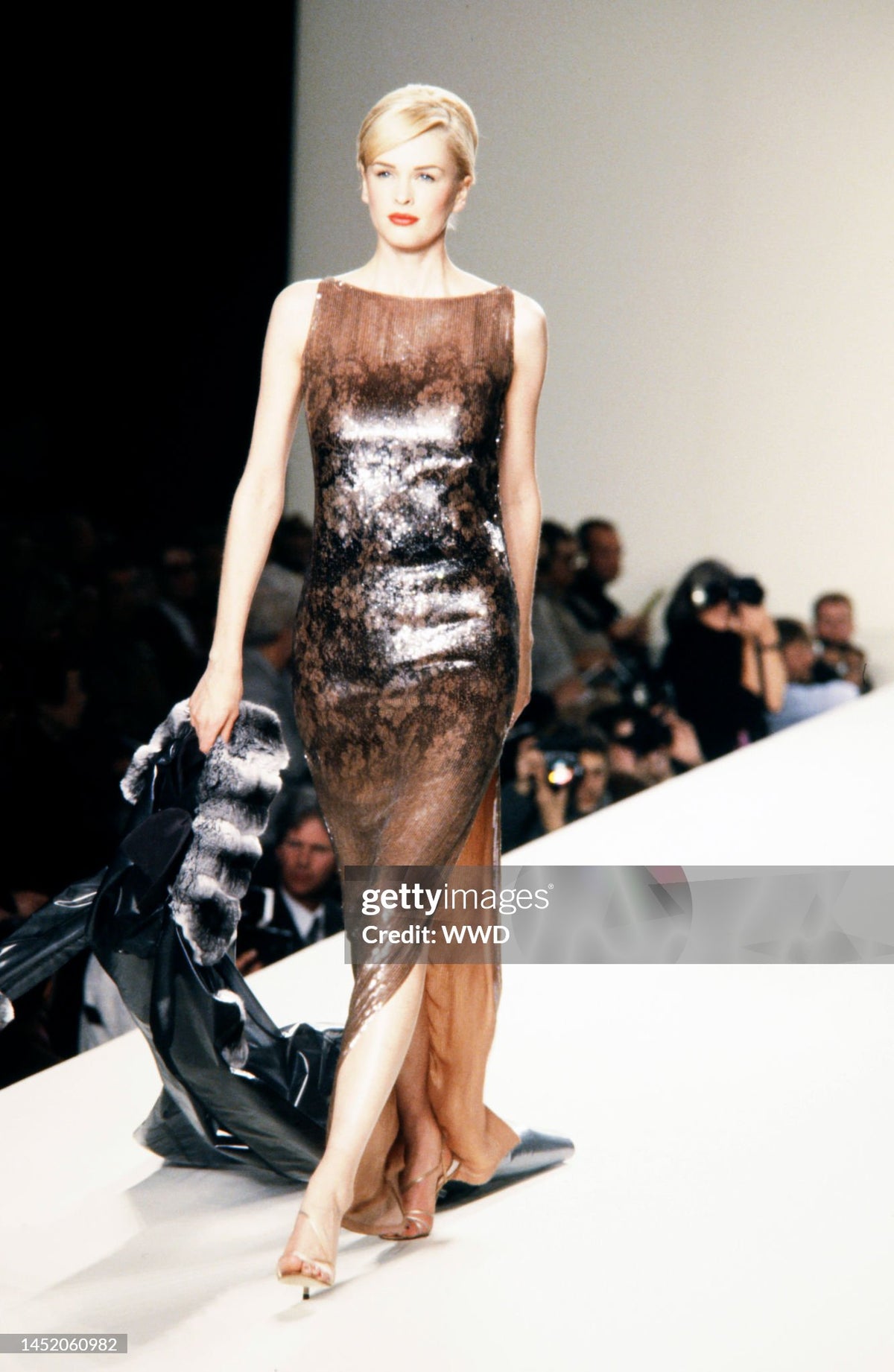 1997 Oscar de la Renta Runway Fully Sequin Floral Motif High-Slit Gown