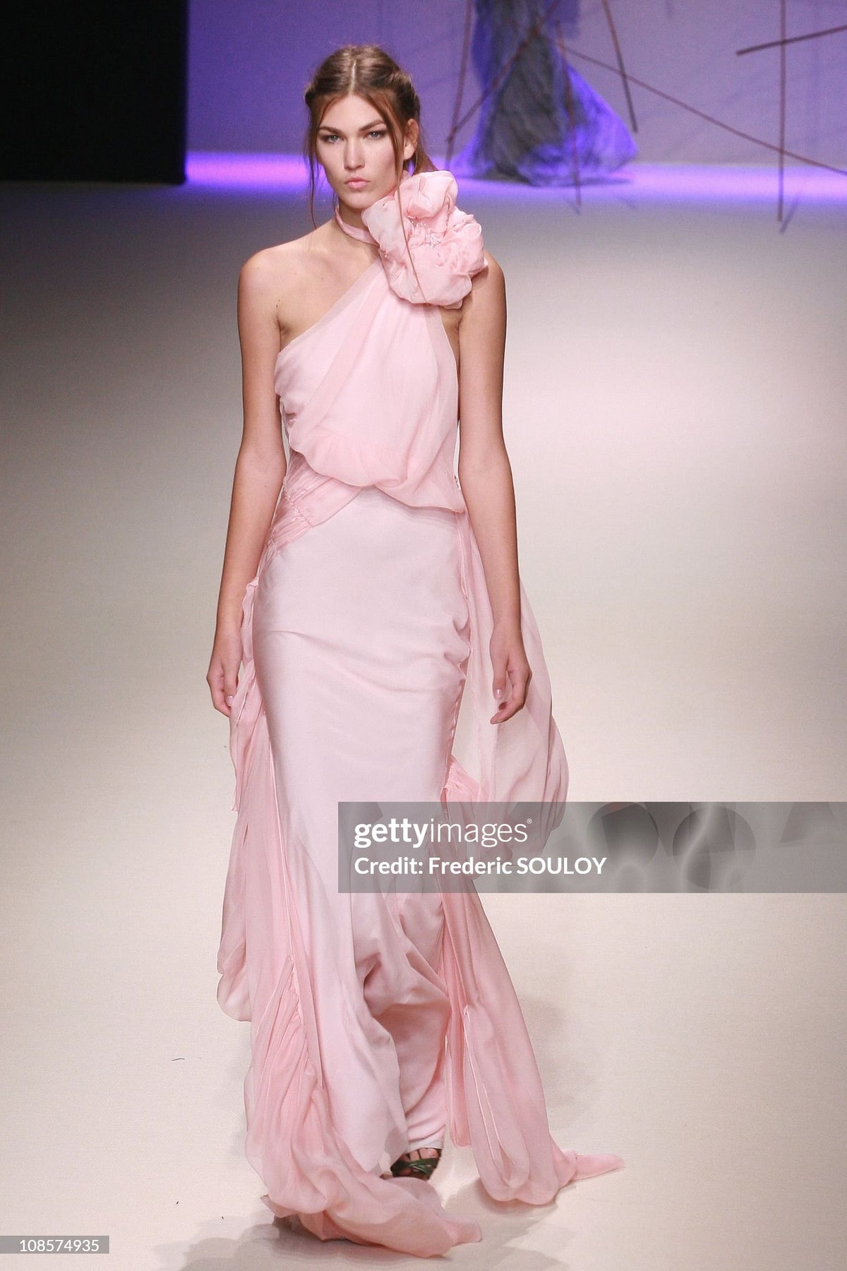 2008 Emanuel Ungaro Runway Blush-Pink Silk Floral Appliqué Trained Gown