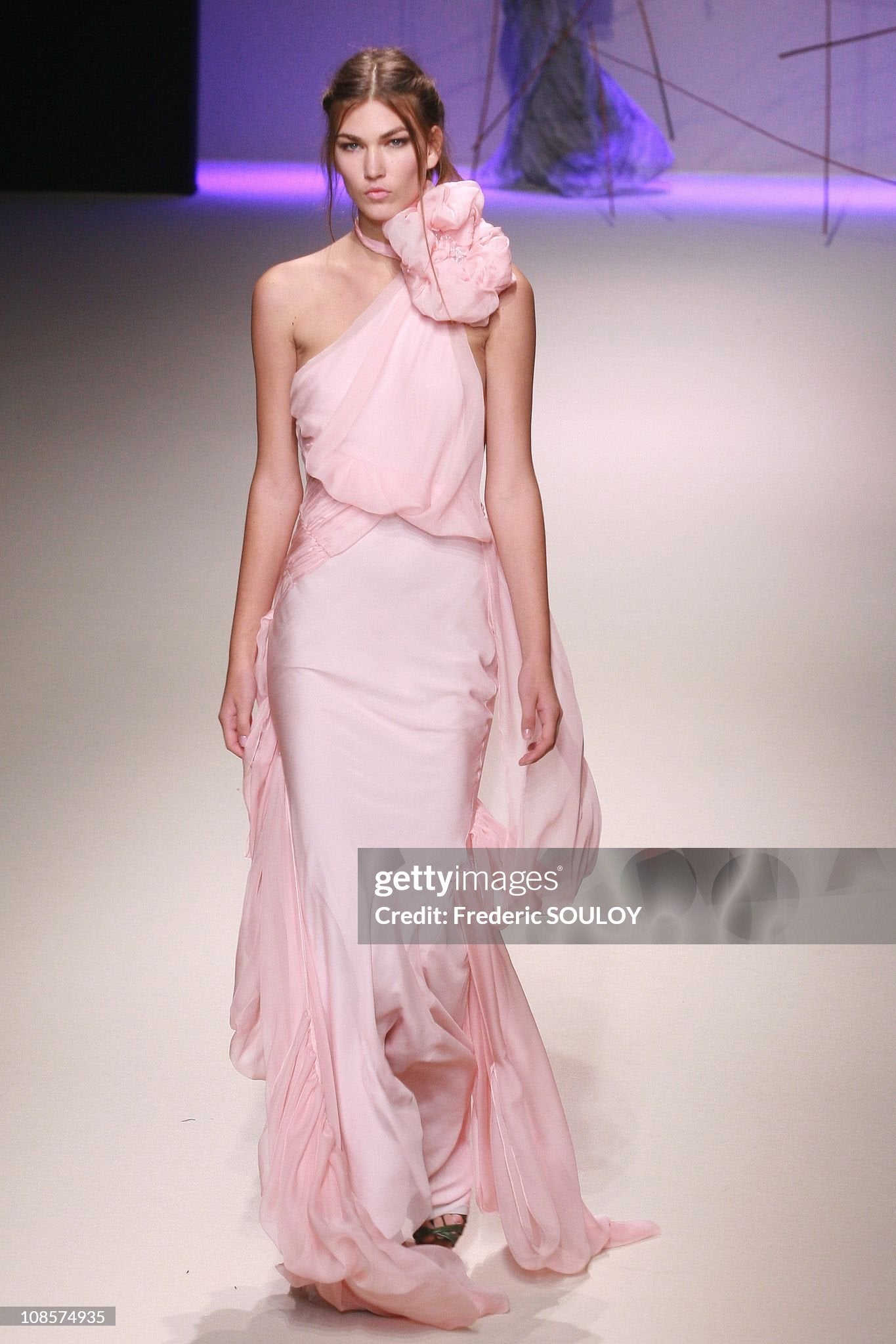 2008 Emanuel Ungaro Runway Blush-Pink Silk Floral Appliqué Trained Gown