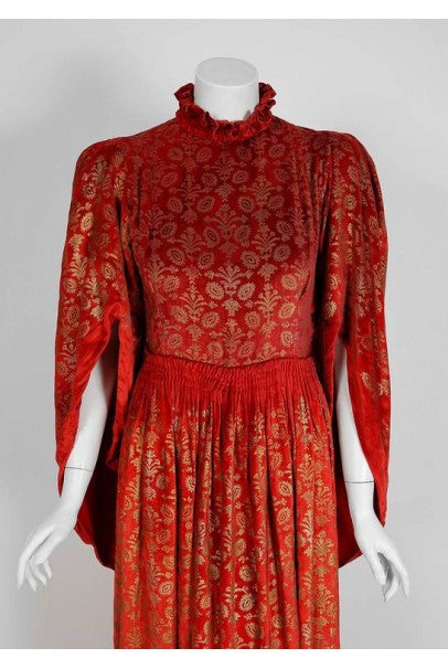 1920&#39;s Gallenga Couture Metallic Stenciled Red Velvet Angel-Sleeve Trained Gown