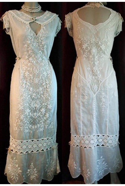 1910&#39;s Edwardian Couture White Embroidered Cotton &amp; Lace Cut-Out Boudior Dress