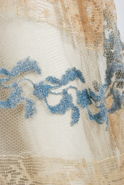 1910&#39;s Julius Garfinckel Couture Beige Embroidered Lace Blue Silk Sash Dress
