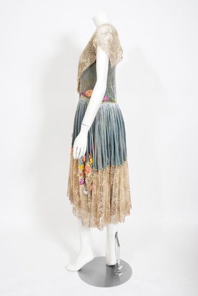 1920&#39;s Sadie Nemser Couture Beaded Floral Appliqué Velvet &amp; Lace Dress