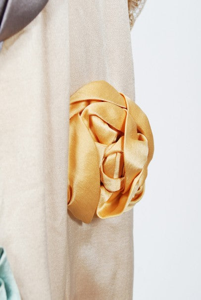 1920&#39;s Martha Weathered Couture Pastel Silk Rosettes Filet Lace Dress