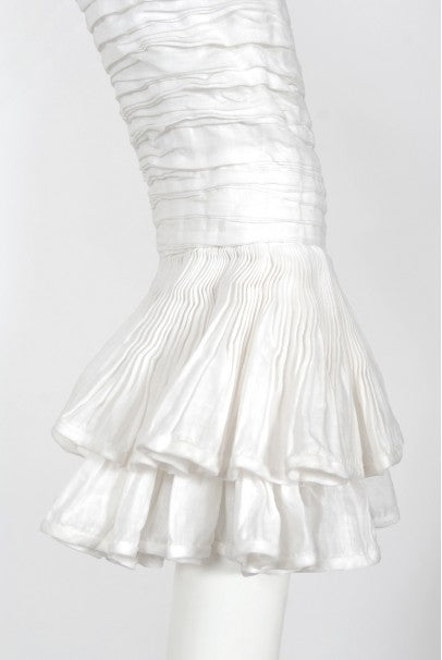 1960&#39;s Sybil Connolly Couture Pleated White Linen Bell-Sleeve Dress