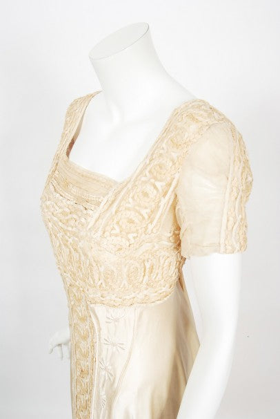 1910&#39;s Ivory Candlelight Embroidered Net-Lace &amp; Silk Satin Trained Bridal Gown
