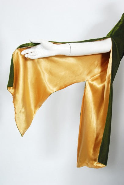 1930&#39;s Princess Obolensky Olive Green Velvet Winged-Sleeve Dressing Gown