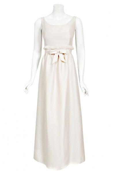 1960&#39;s Aurore Paris Couture Ivory Silk Nipped-Waist Bow Bridal Gown