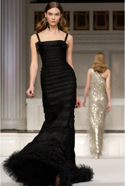 2011 Oscar de la Renta Runway Black Ruched Silk Hourglass Trained Mermaid Gown