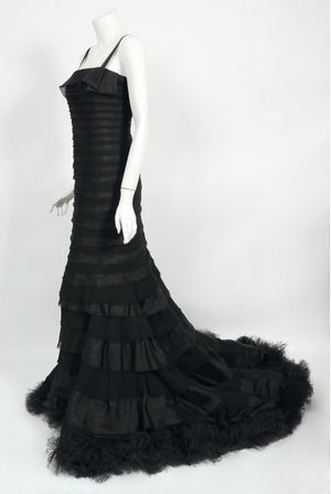 2011 Oscar de la Renta Runway Black Ruched Silk Hourglass Trained Mermaid Gown