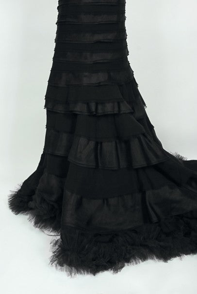2011 Oscar de la Renta Runway Black Ruched Silk Hourglass Trained Mermaid Gown