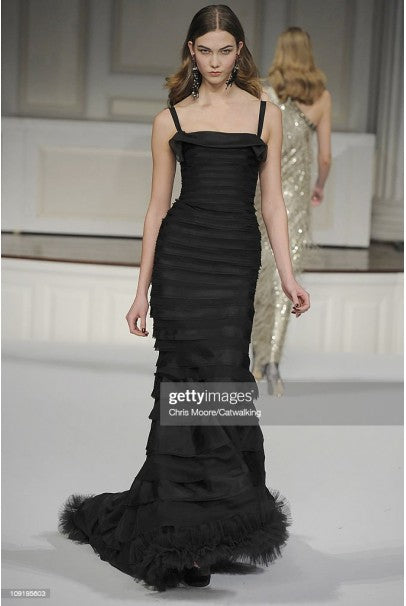 2011 Oscar de la Renta Runway Black Ruched Silk Hourglass Trained Mermaid Gown