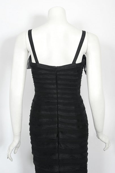 2011 Oscar de la Renta Runway Black Ruched Silk Hourglass Trained Mermaid Gown