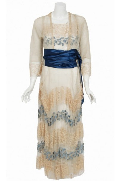 1910&#39;s Julius Garfinckel Couture Beige Embroidered Lace Blue Silk Sash Dress